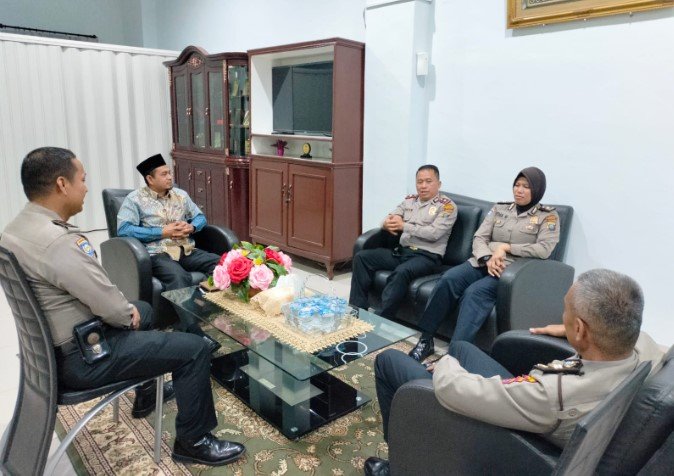 Sat Binmas Polrestabes Medan Sosialisasi Pemilu Damai 2024 di Kantor MUI Medan