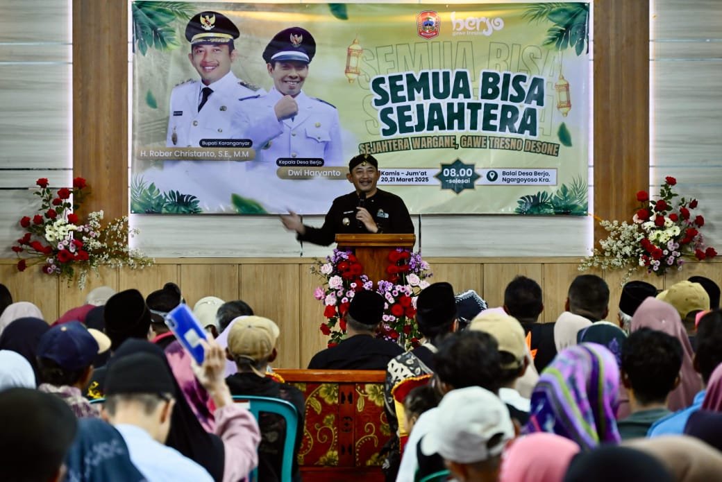 Pemerintah Desa Berjo Bagikan THR untuk Warganya, Bupati Karanganyar Apresiasi Pemdes Berjo