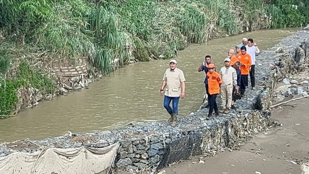Bupati Bogor Tinjau Langsung Penyebab Banjir di Desa Cijayanti, Fokus pada Solusi Jangka Panjang
