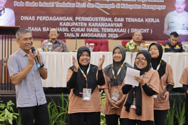 Pelatihan Melinting Sigaret Kretek Tangan (SKT) DBHCHT 2025 Resmi Digelar Pj. Bupati Karanganyar