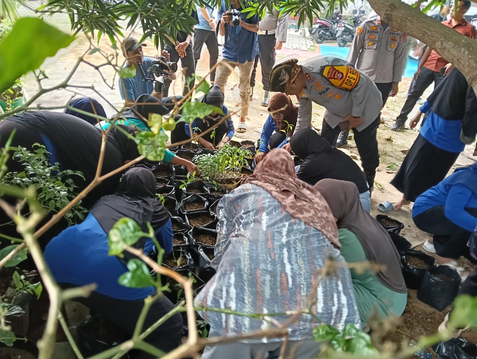 Kunjungi Kelompok Wanita Tani Sekar Wangi, Kapolres Serang Sebut Media Polybag Mudah dan Ekonomis