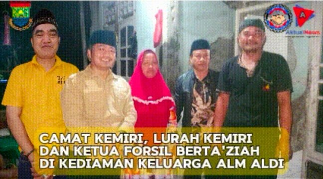 Camat Kemiri dan Lurah Kemiri Berta'ziah Sampaikan Belasungkawa Kepada Keluarga almarhum Aldi