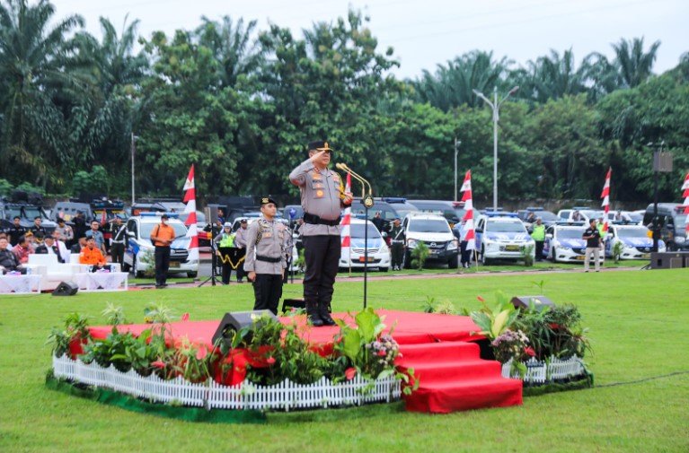 Di Bawah Guyuran Hujan, Kapolda Sumut Pimpin Gelar Pasukan Ops Mantap Brata 2023-2024