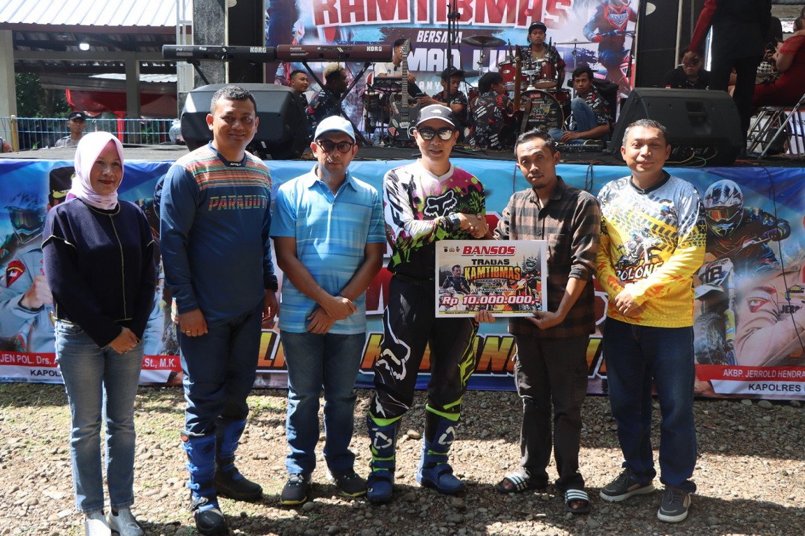 400 Rider Motor Cross Ikuti Trabas Kamtibmas Polres Karanganyar bersama Kapolda Jateng