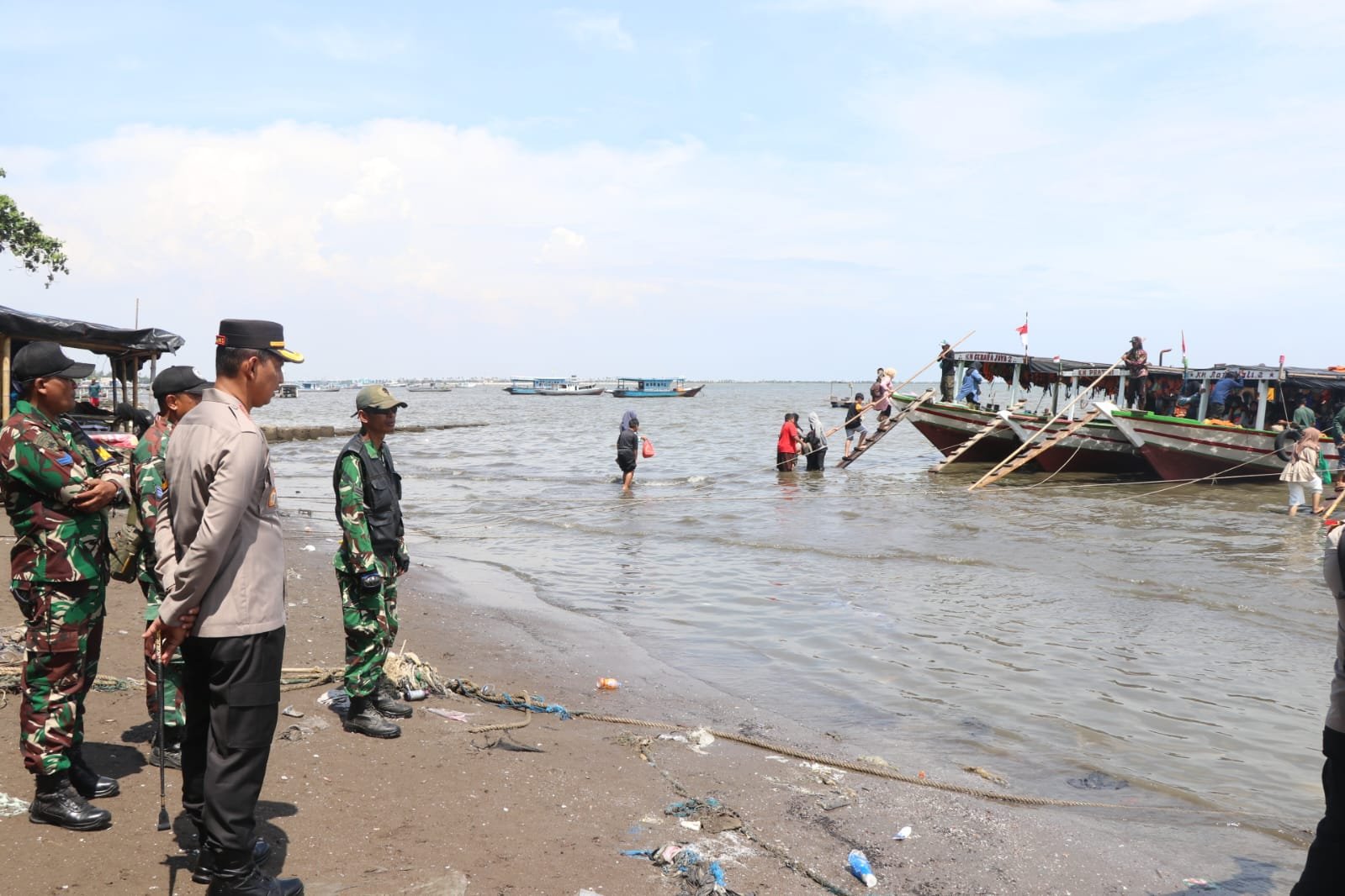 Babinsa Teluknaga Lakukan Monitoring di Lokasi Wisata