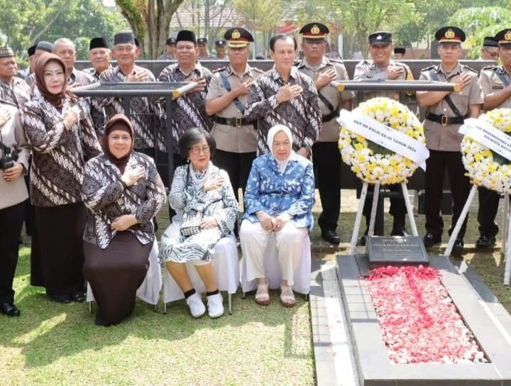 Mengenang Jasa Pahlawan, Polresta Bogor Kota Melaksanakan Giat Tabur Bunga