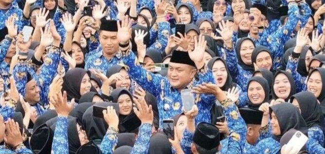 Sebanyak 3.676 CPNS dan PPPK Formasi Tahun 2024 Resmi Dilantik Bupati Bogor