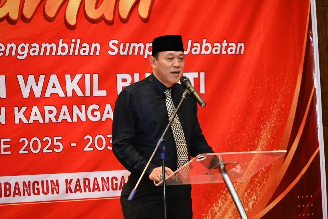 Bupati Karanganyar Terpilih Rober Cristanto dan wakil Bupati Adhe Aliana Resmi Dilantik Secara Serentak