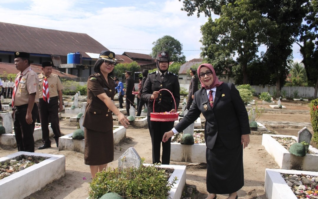 Peringati Hari Pahlawan, Pemkab Labuhanbatu Gelar Upacara dan Ziarah ke Makam Pahlawan