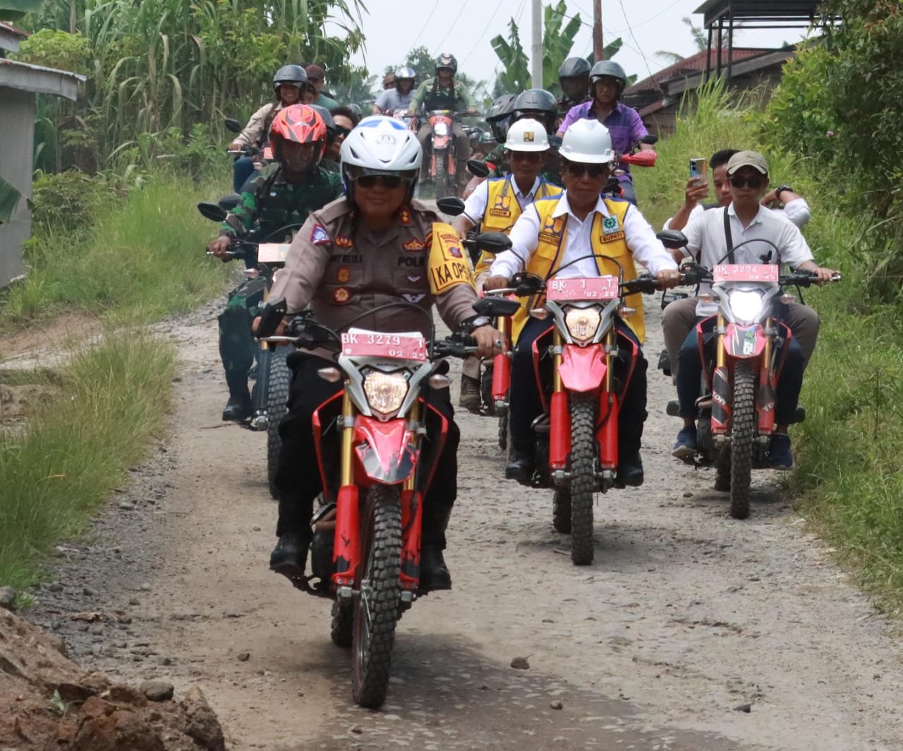 Kapolres Simalungun Bersama Forkopimda Lakukan Pengecekan Pembangunan Jalur Penghubung Antar Desa