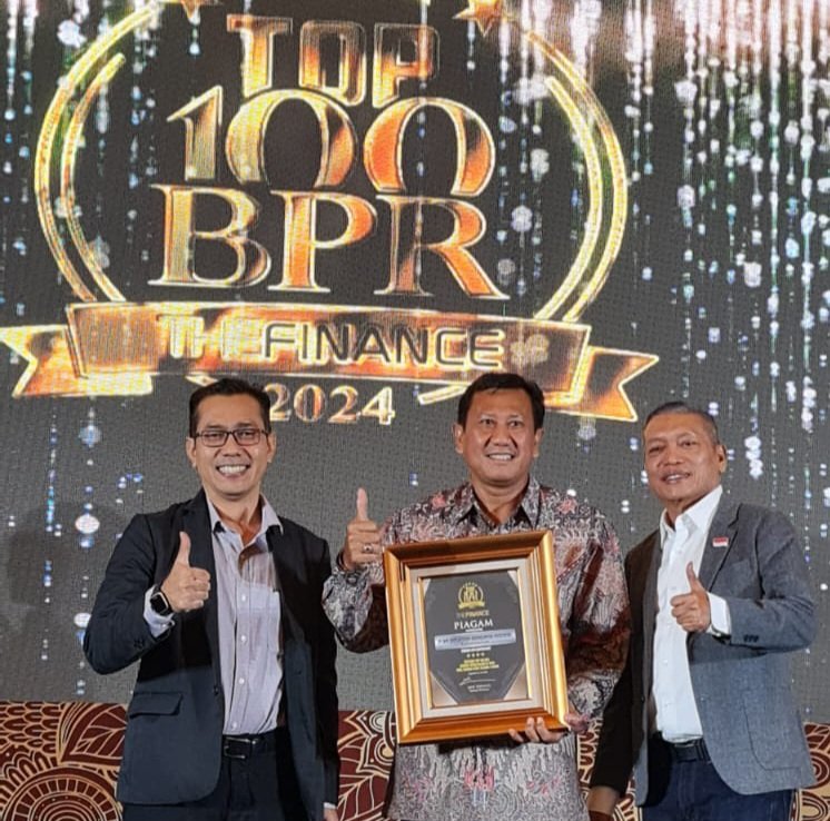 Bank Daerah Karanganyar Secara Profesional Raih Penghargaan TOP 100 BPR dari THE FINANCE TH 2024