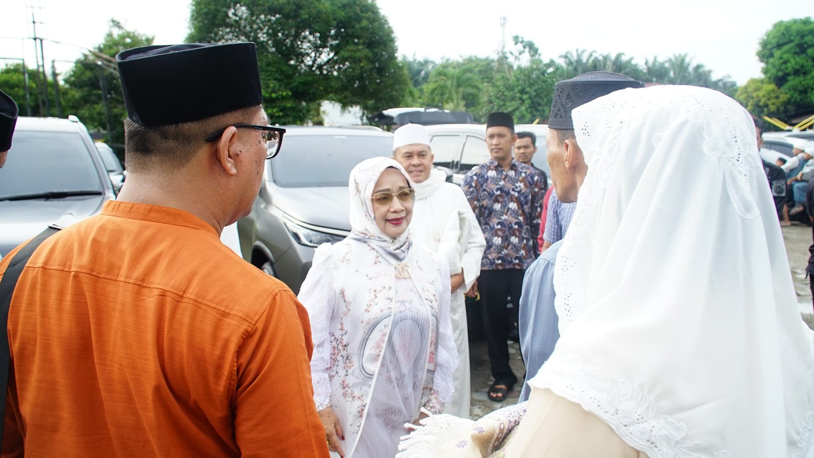 Plt. Bupati Labuhanbatu Sholat Ied Bersama Warga di Masjid Raya Al Ikhlas