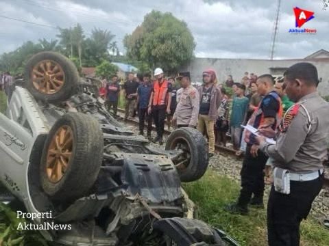 Kecelakaan Maut KA vs Terios, Satu Keluarga Tewas di Tempat
