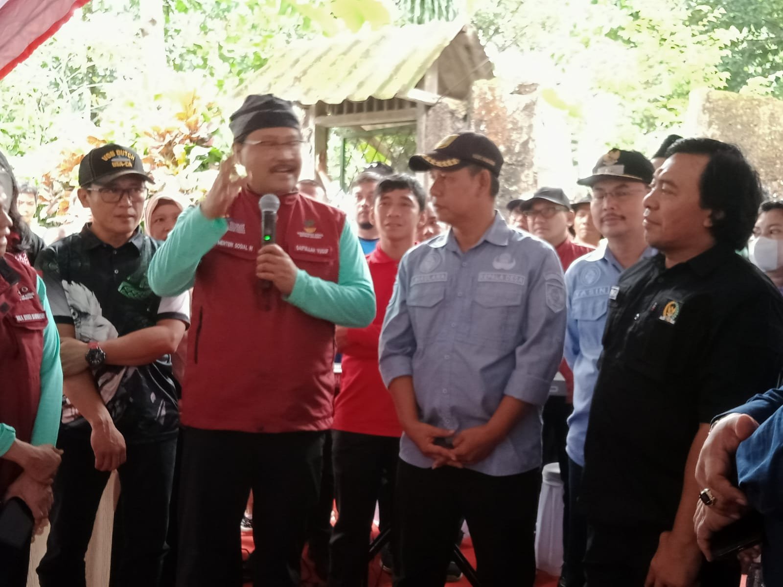 Kunjungan Menteri Sosial Saiful Yusuf dan Alfiansyah Komeng di Desa Pagelaran, Ciomas Bogor