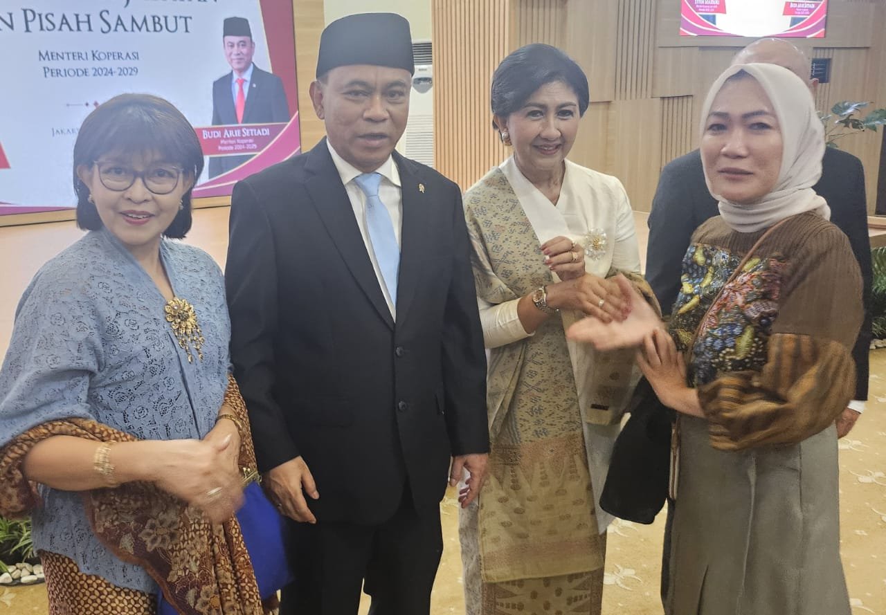 Kenang Rektor Unipi Tangerang Prof.Dr.Dra.Francisca Sestri G.M.M., Hadiri Pelantikan Menteri Koperasi Budi Ari