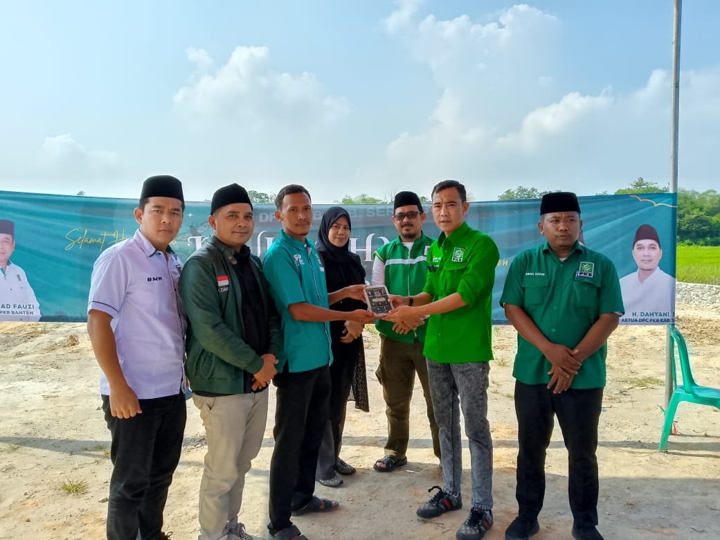 Keluarga Besar Pengurus DPC PKB Kabupaten Serang Mengadakan Acara Qurban Satu Ekor Sapi