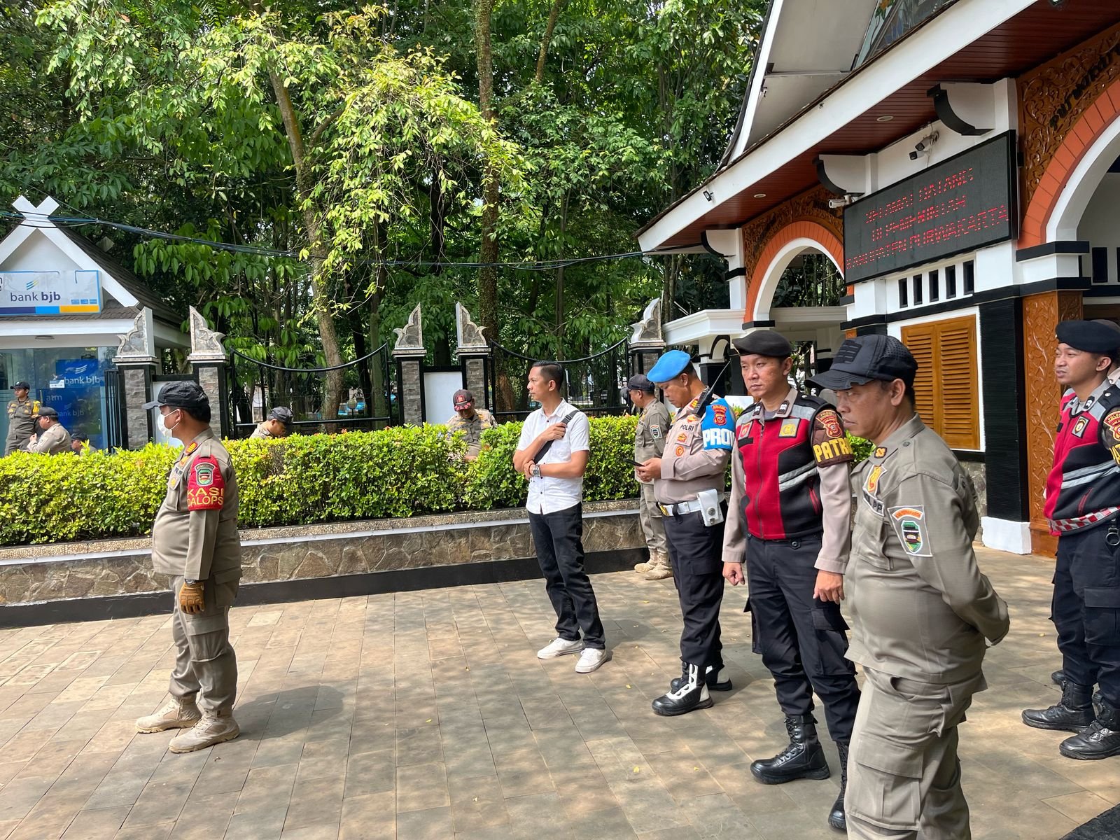 Polres Purwakarta Kembali Lakukan Pengamanan Aksi Damai Gerakan Solidaritas Masyarakat Panyindangan