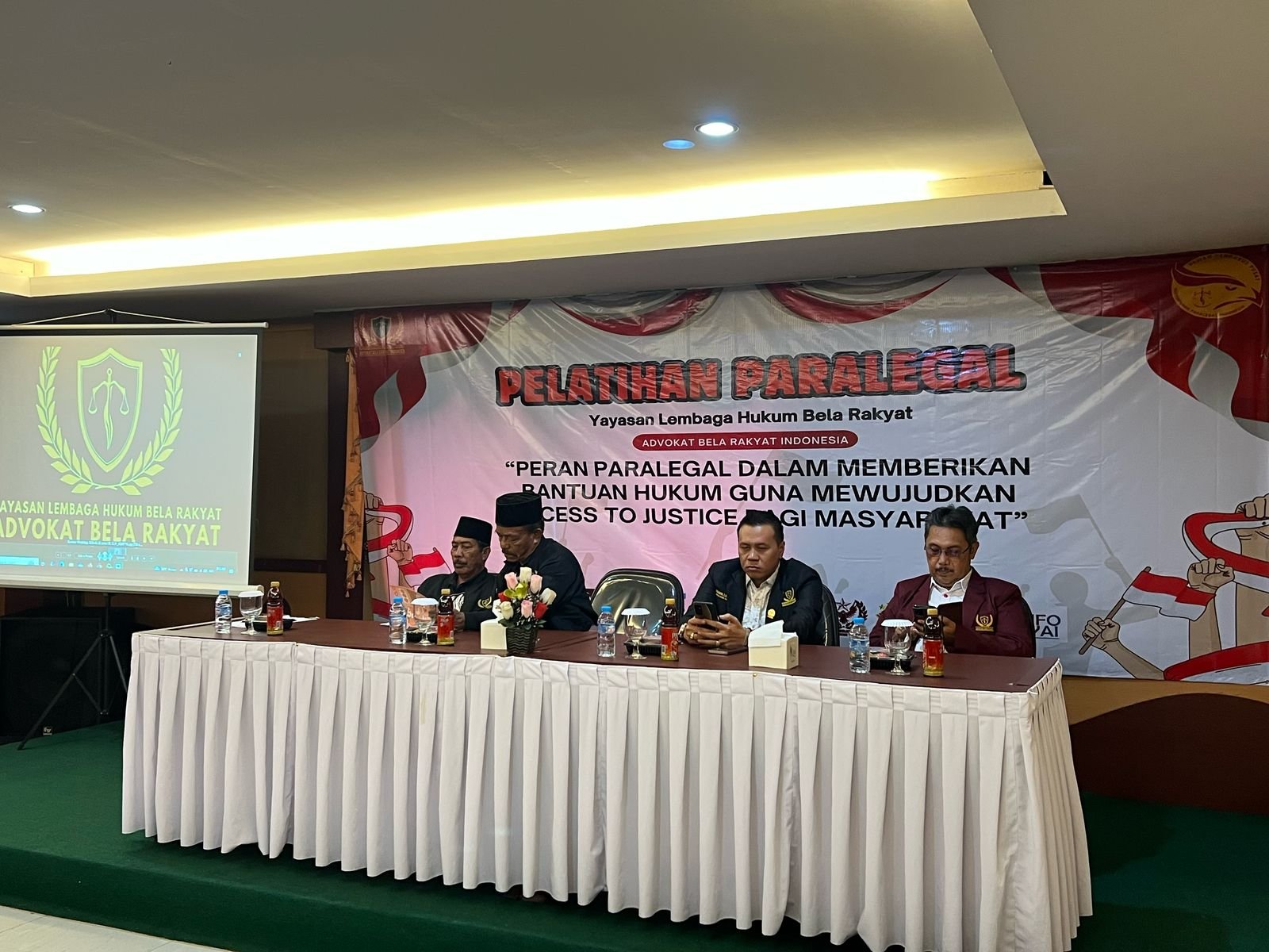 Gelar Pelatihan Paralegal Ke-2, Ketum ABR-I Berikan Penghargaan Kepada M.Nurullah RS