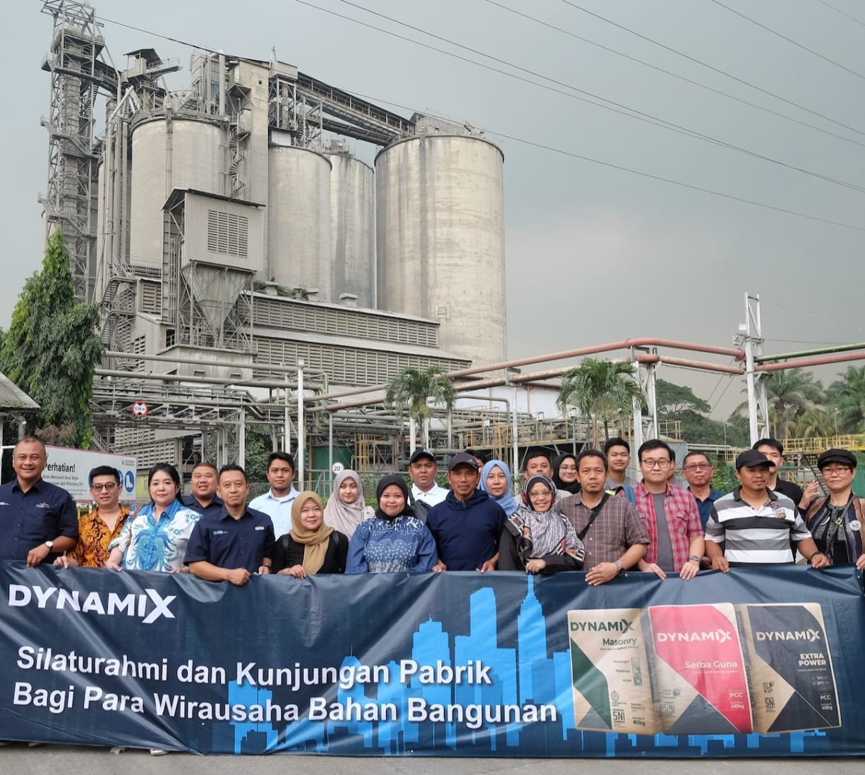 Solusi Bangun Indonesia Ajak Pemilik Toko Bangunan Kenal Lebih Dekat dengan Pabrik Narogong