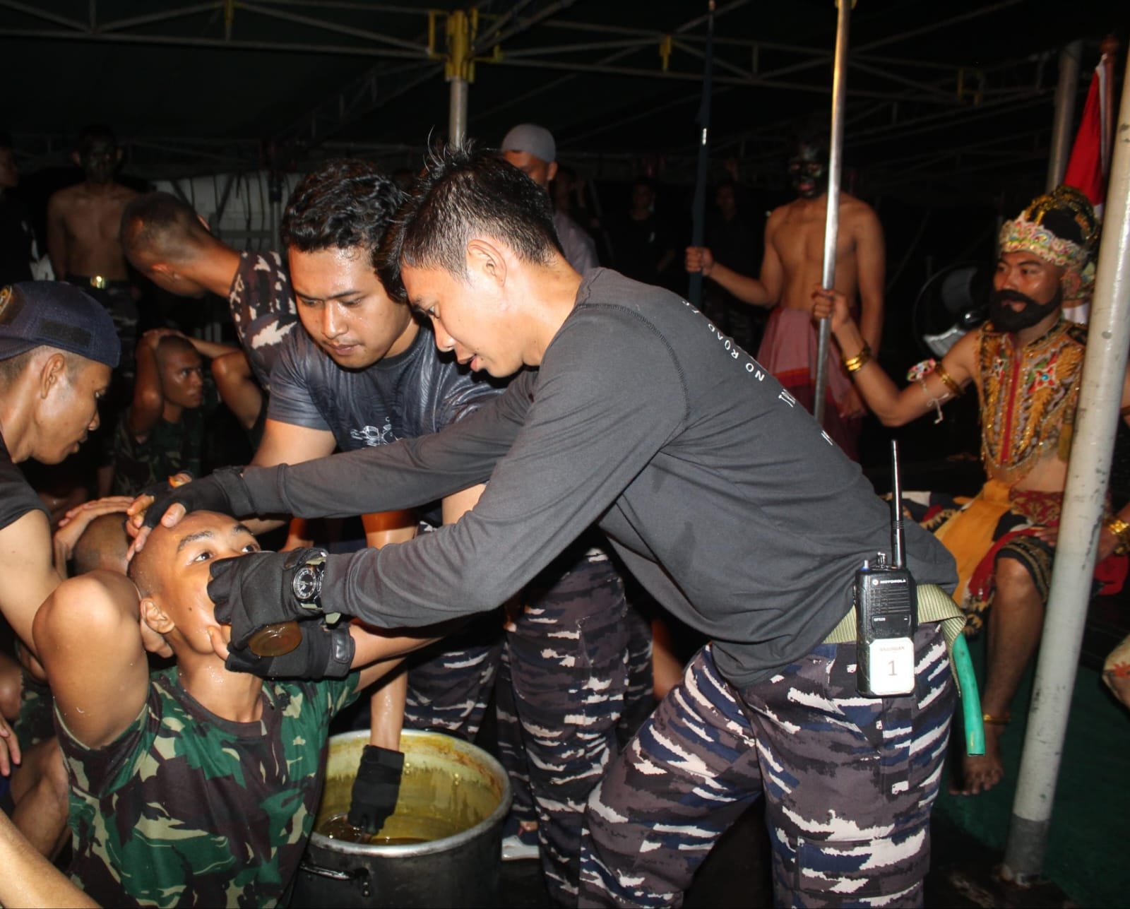 Mandi Khatulistiwa, Tradisi Sakral di Atas KRI Teluk Amboina-503