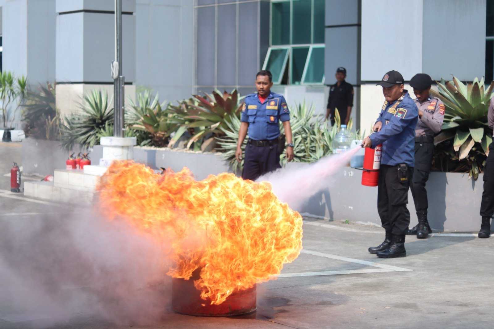 Polresta Tangerang Bersama BPBD Kabupaten Tangerang Gelar Sosialisasi Simulasi Penanggulangan Kebakaran