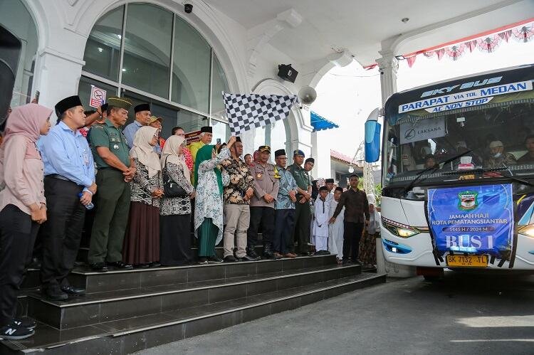 Wali Kota Pematangsiantar Susanti Lepas 198 Orang Calhaj