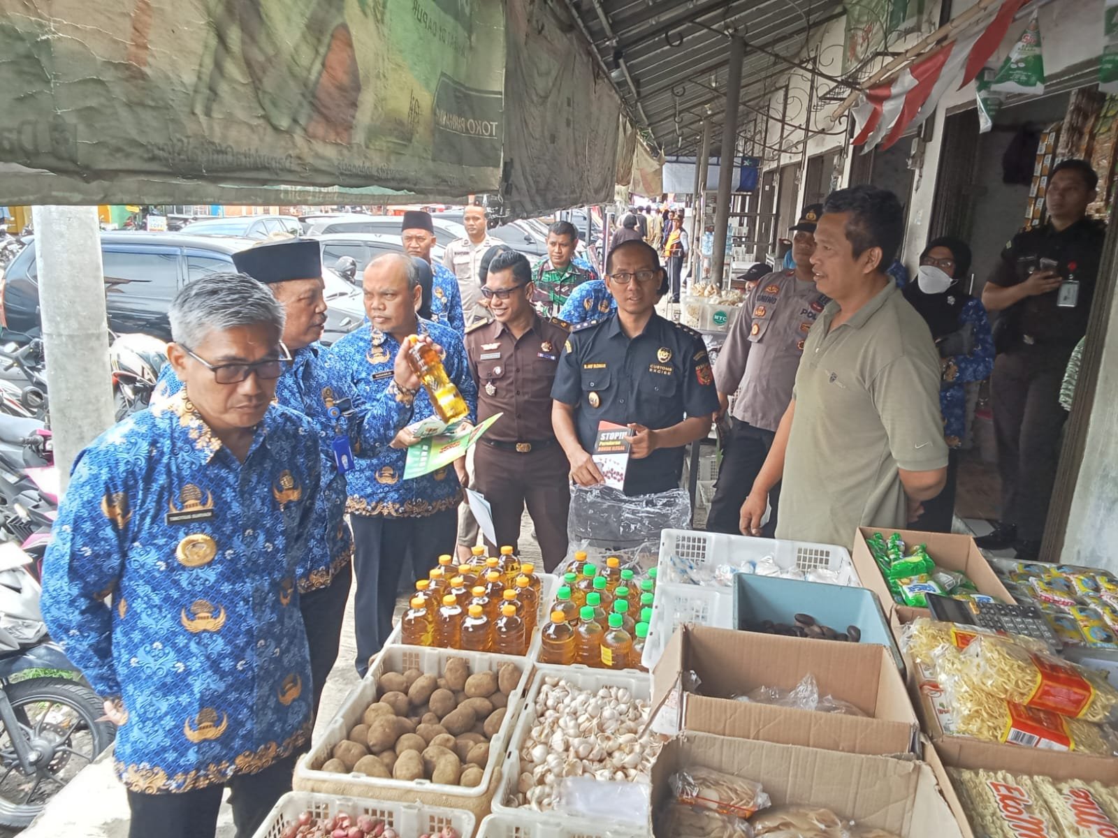 Grebek Pasar Matesih: Sosialisasi Cukai Rokok dan Survei Harga Kebutuhan Pokok Menjelang Ramadan