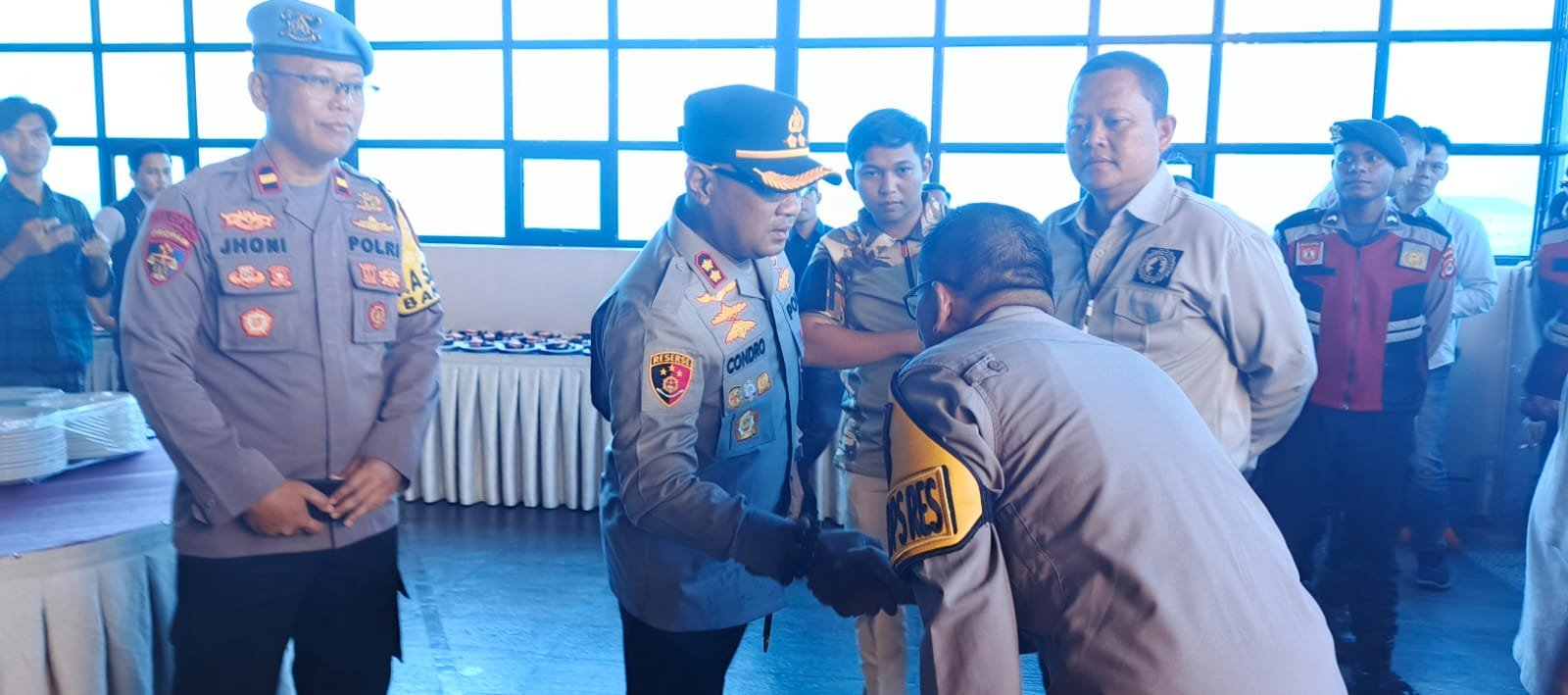 Kapolres Serang Tinjau Pengamanan Pleno Rekapitulasi PSU Oleh KPU di Hotel Forbis