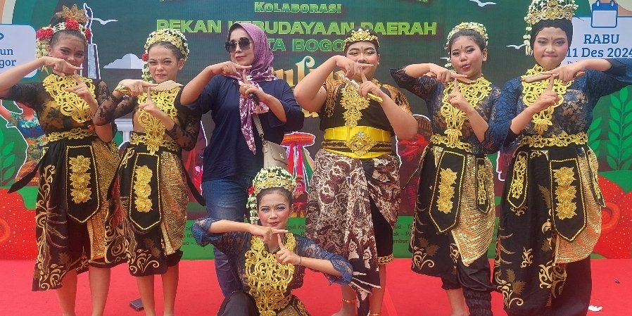 Penampilan Memukau Sanggar Seni dan Budaya Trisula Padjadjaran Sakti di Alun-Alun Kota Bogor