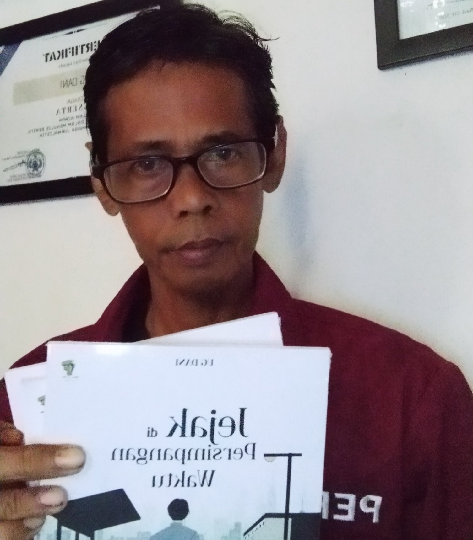 Hidupkan Semangat Membaca, Pimpinan Redaksi AktualNews Luncurkan Novel Jejak di Persimpangan Waktu