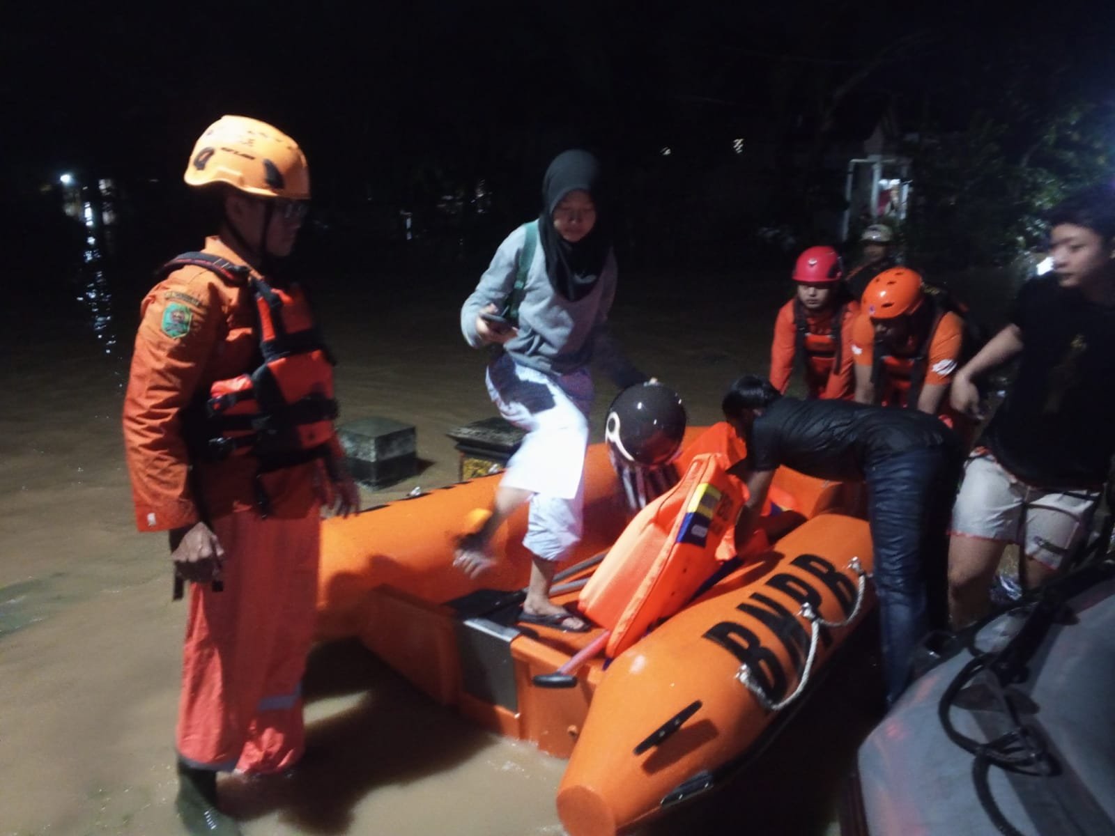 Banjir dan Longsor Terjang Sejumlah Daerah, BNPB Imbau Warga Tingkatkan Kesiapsiagaan