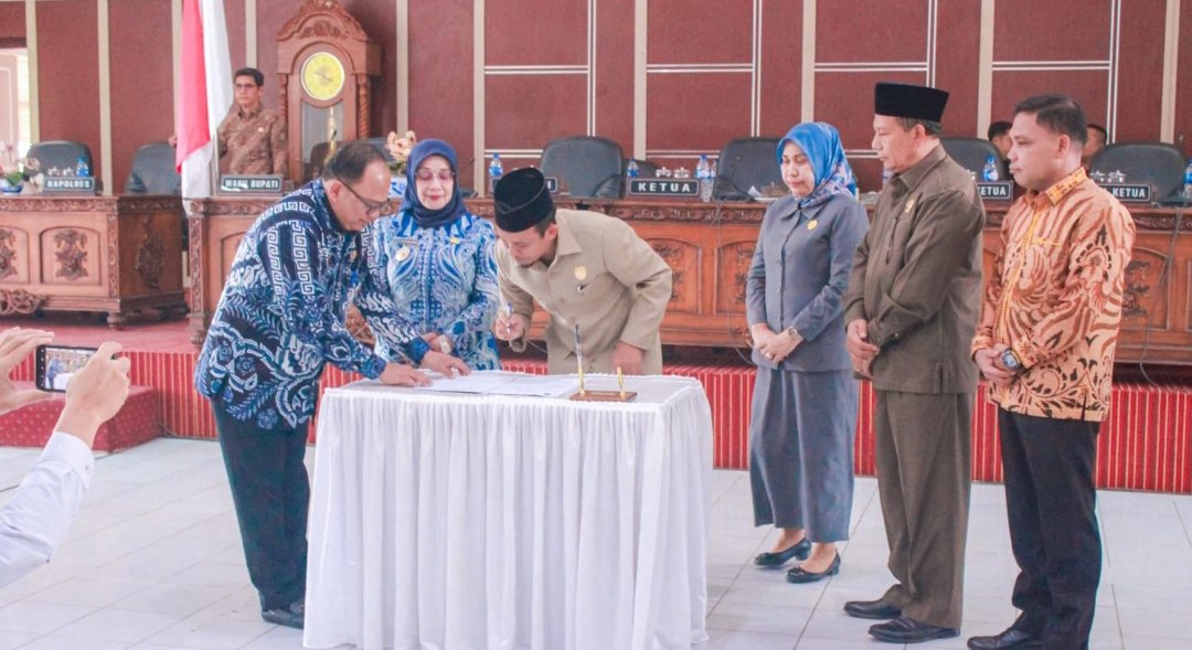 Wabup Labuhanbatu Hadiri Rapat Paripurna Penetapan Ranperda Perubahan P-APBD TA 2023