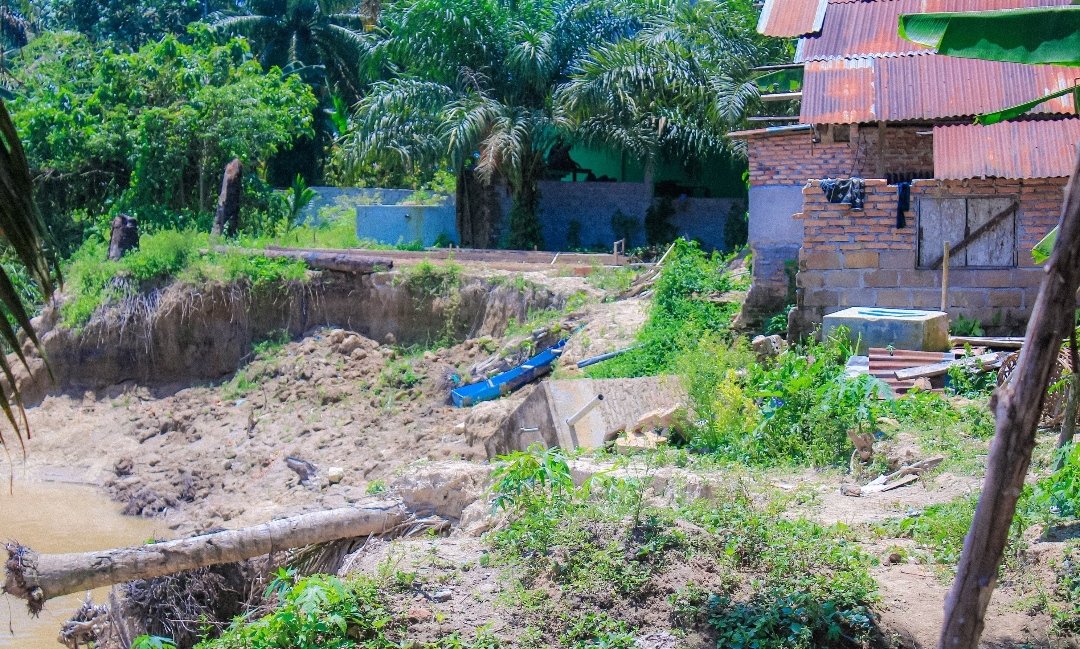 Tanggap Bencana, PLT Bupati Tinjau Langsung Lokasi Tanah Longsor di Desa Tanjung Harapan