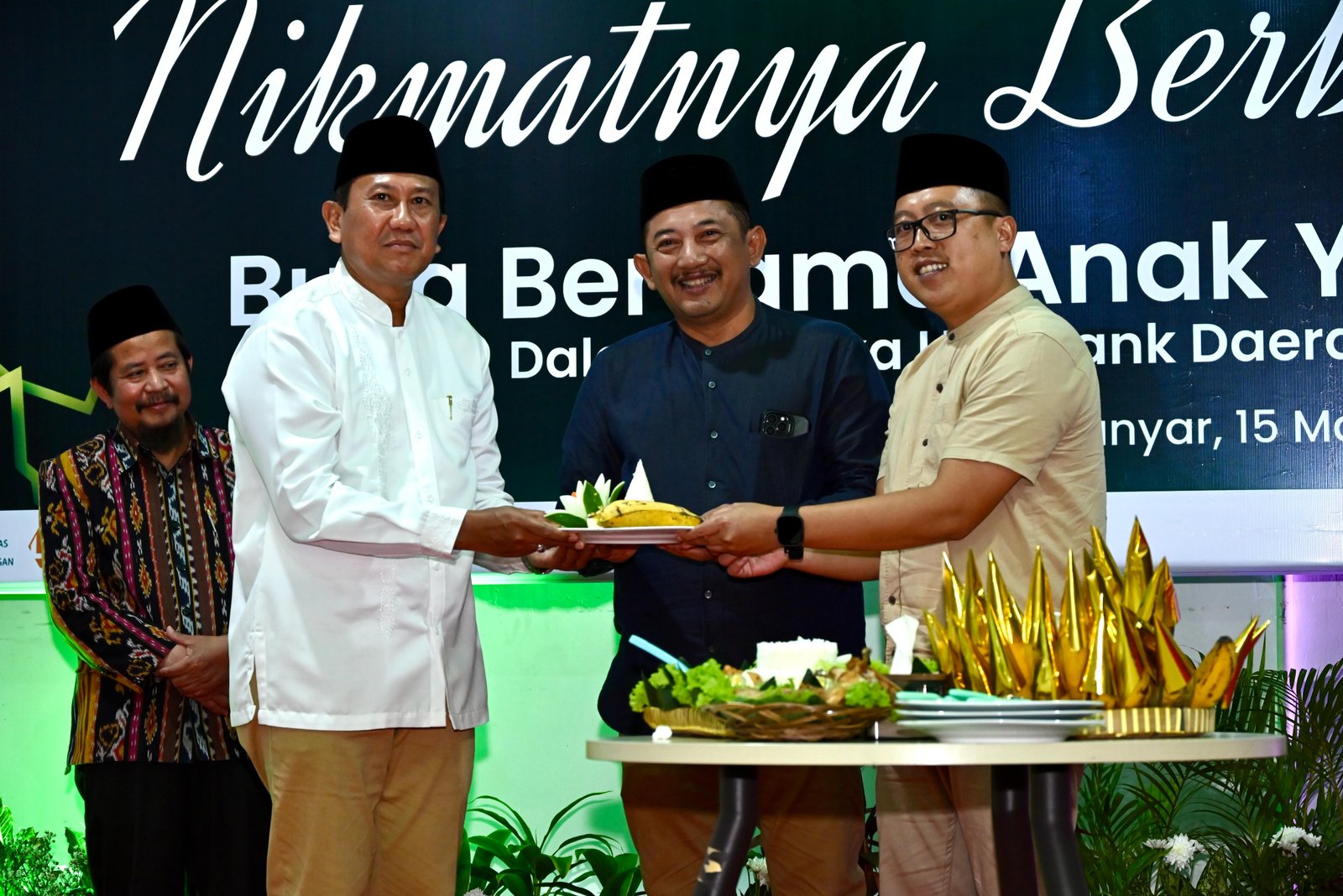 Ultahnya yang Ke 56, PT Bank BDK Karanganyar Buka Bersama dan Santuni Anak Yatim