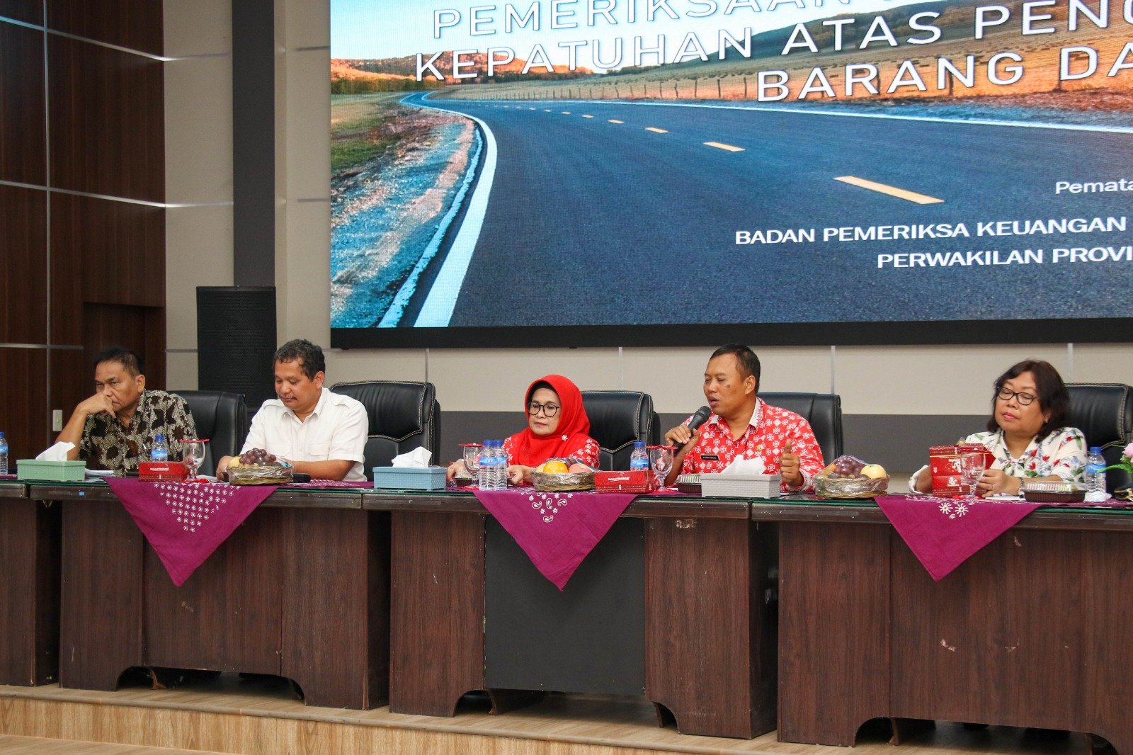 Wali Kota Pematang Siantar dr Susanti Dewayani, Sp.A bersama Perwakilan BPK RI Sumatera Utara