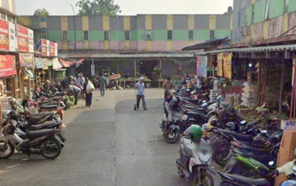 Diduga Tak Beretika, Petugas Parkir di Pasar Cisaat Tuai Keluhan Warga