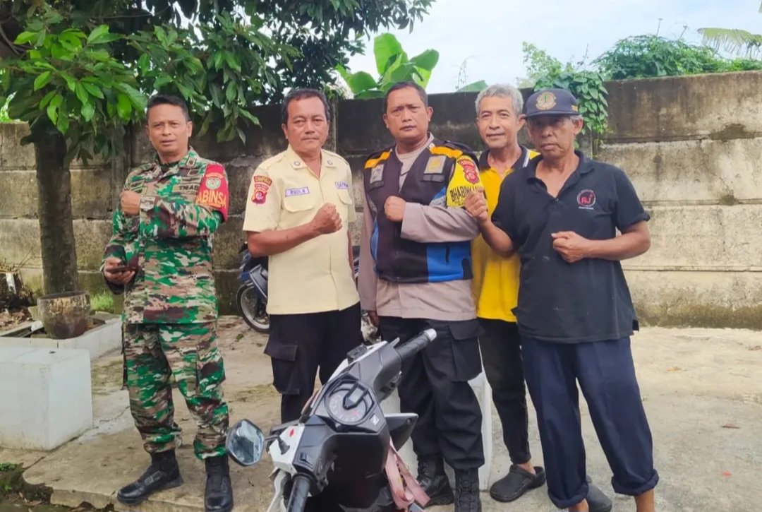 Bhabinkamtibmas dan Babinsa Desa Pasir Jambu Sambangi Warga untuk Ciptakan Kondusivitas Wilayah