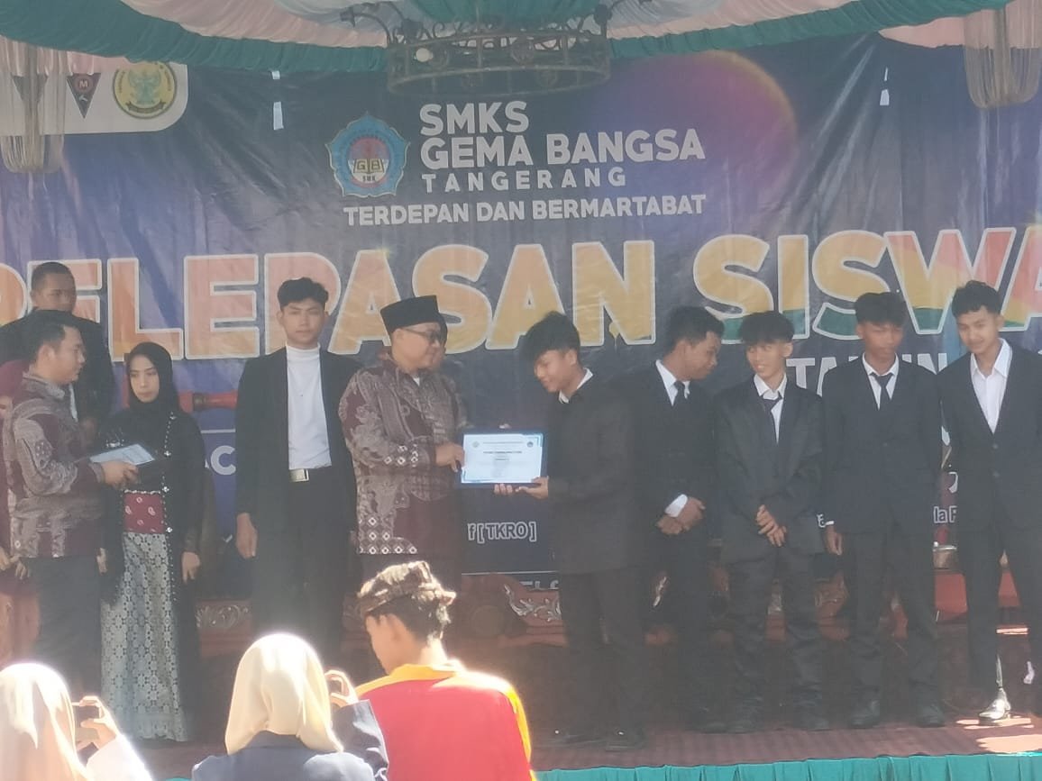 Pelepasan Siswa SMK Gema Bangsa Tahun 2025 Dibuat Haru dengan Ucapan Ulang Tahun Kepsek Ustadz Jamaludin