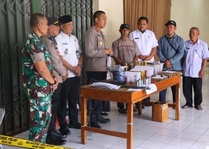 Polres Karanganyar Sita Puluhan Kilogram Bahan Peledak Pasca Ledakan Petasan di Blumbang