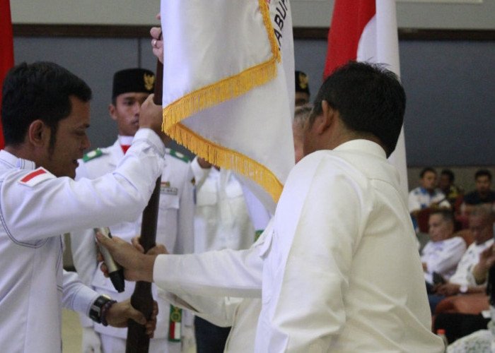 Bupati Labuhanbatu Menyaksikan Pelantikan Pengurus SMSI Labuhanbatu Raya 