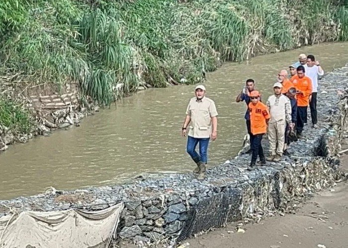 Bupati Bogor Tinjau Langsung Penyebab Banjir di Desa Cijayanti, Fokus pada Solusi Jangka Panjang
