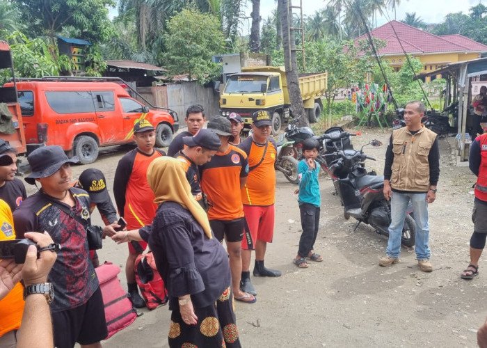 Korban Ditemukan, Wakil Bupati Labuhanbatu Temui Tim SAR di Sungai Bilah