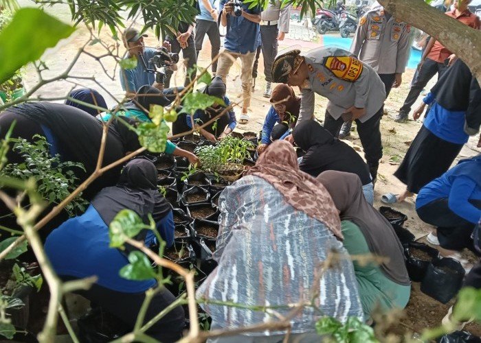 Kunjungi Kelompok Wanita Tani Sekar Wangi, Kapolres Serang Sebut Media Polybag Mudah dan Ekonomis