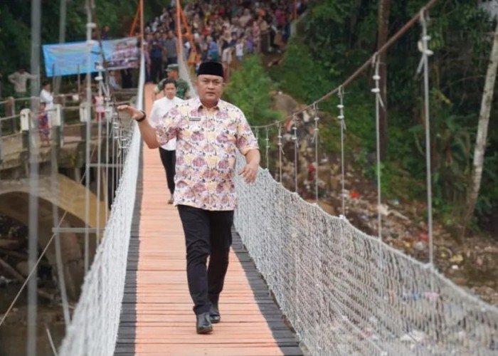Bupati Bogor Resmikan Jembatan Perintis yang Menghubungkan Kecamatan Megamendung dan Cisarua