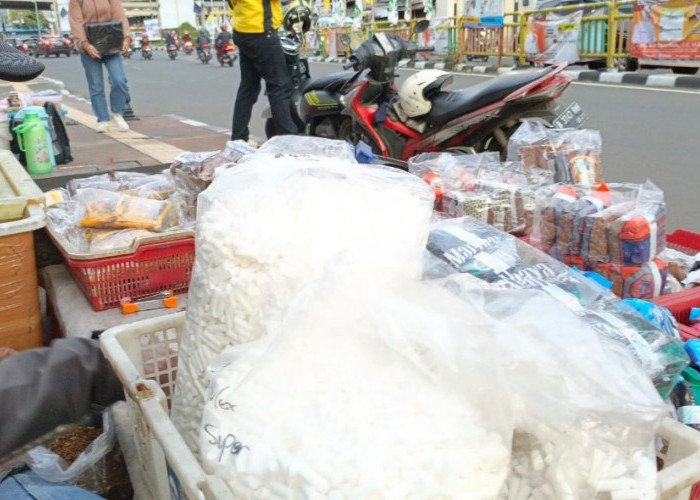 Abah Bako, Dua Puluh Tahun Geluti Tembakau Linting