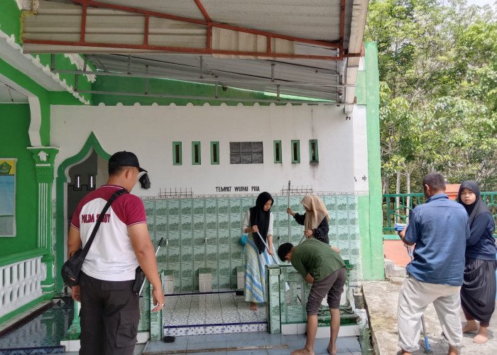 Polsek Perdagangan Bersinergi dengan Masyarakat dalam Bakti Sosial di Masjid Al Mukhlisin