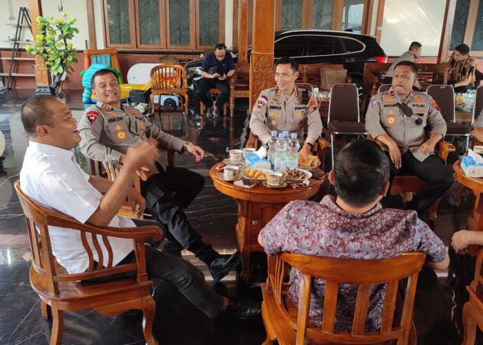 Kapolda Jateng Silaturahmi ke Kediaman Mantan Bupati Karanganyar Juliyatmono