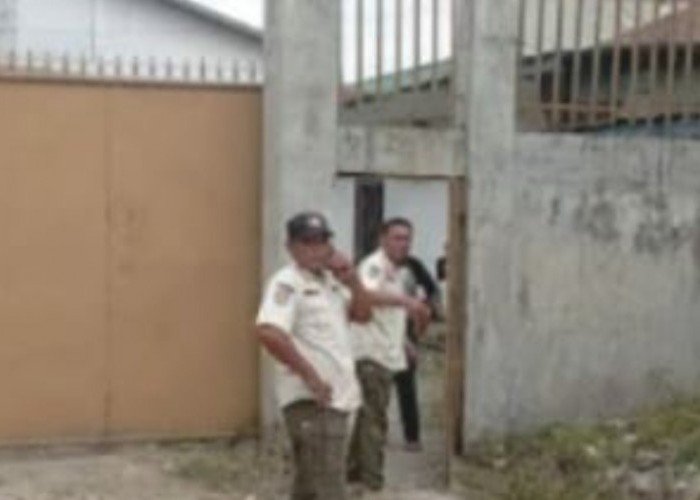 Satpol PP Labuhanbatu Geledah Gudang Tidak Memiliki Izin