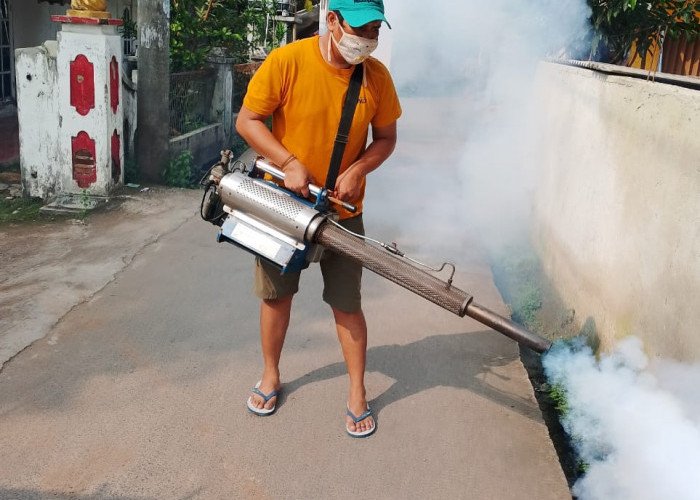 Kegiatan Sosial Fogging RT 03, RW 05, Desa Talaga Sari Kecamatan Cikupa, Melakukan Pencegahan DBD