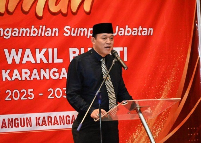 Bupati Karanganyar Terpilih  Rober Cristanto dan wakil Bupati Adhe Aliana Resmi Dilantik Secara Serentak